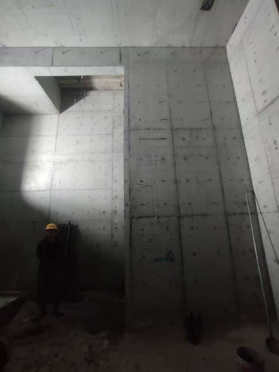 河西墙上开槽钢筋断了有影响吗